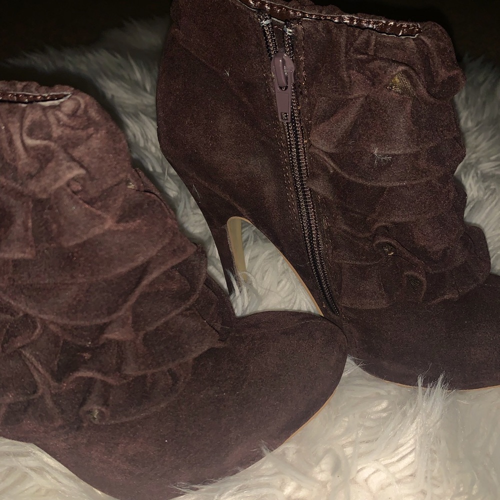 Chocolate ankle heel boots with ruffled front